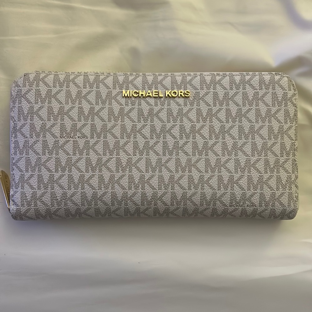 Michael Kors Jet Set travel Wallet